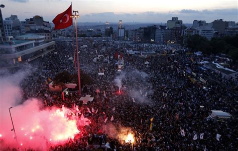 De Gezi Park Protesten; Een Reflectie op De Sociale Onvrede van de Turkse Jongeren en de Opkomst van een Nieuwe Burgerlijke Beweging