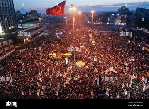  Gezi Park Protesten: Een golf van onvrede tegen economische en politieke onderdrukking